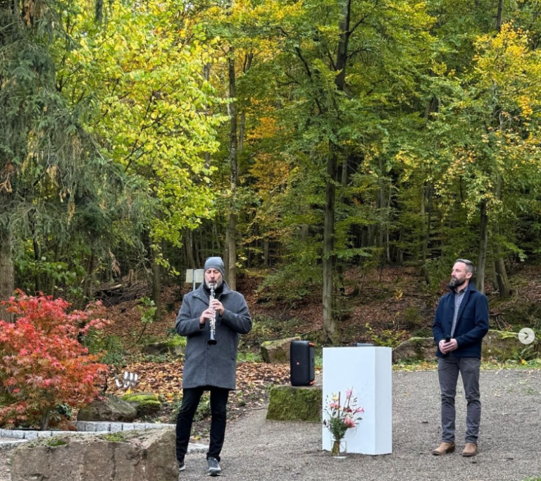 Einweihung der Gedenkstätte auf dem Hellberg in Ettlingen