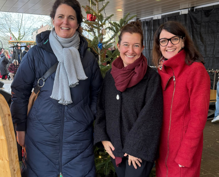 Besuch der Eröffnung des Weihnachtsmarkts in Berghausen mit Bürgermeisterin Bodner